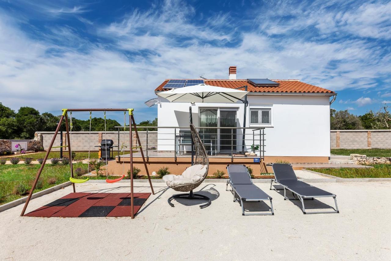 House Of Peace Villa Peroj Exterior photo